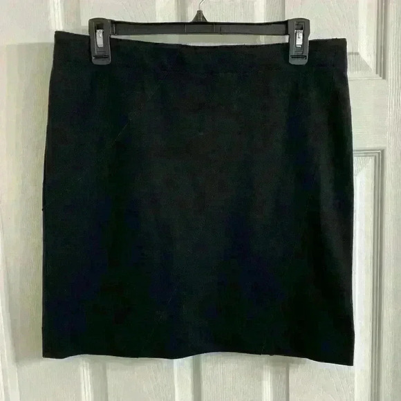 Black Mini Skirt by Simply Vera Vera Wang Size M Like New condition - Picture 6 of 7
